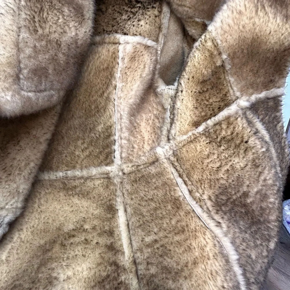 Ardeny LIKE NEW Women's LONG Tan LAMBS WOOL Coat - Picture 6 of 13